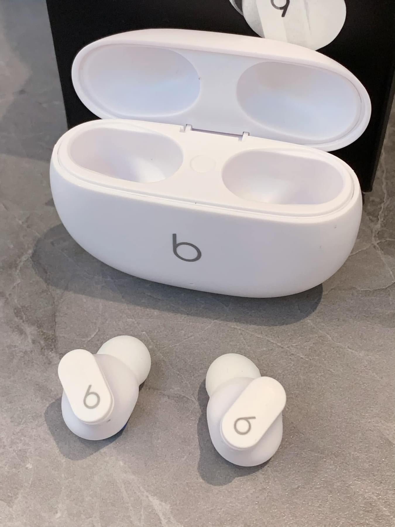 Studio earbuds