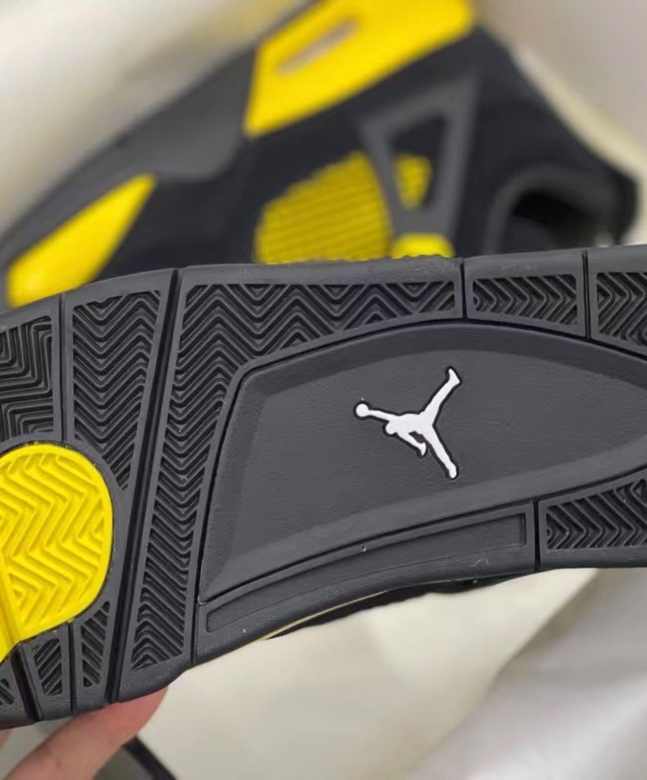 Men yellow thunder 4s