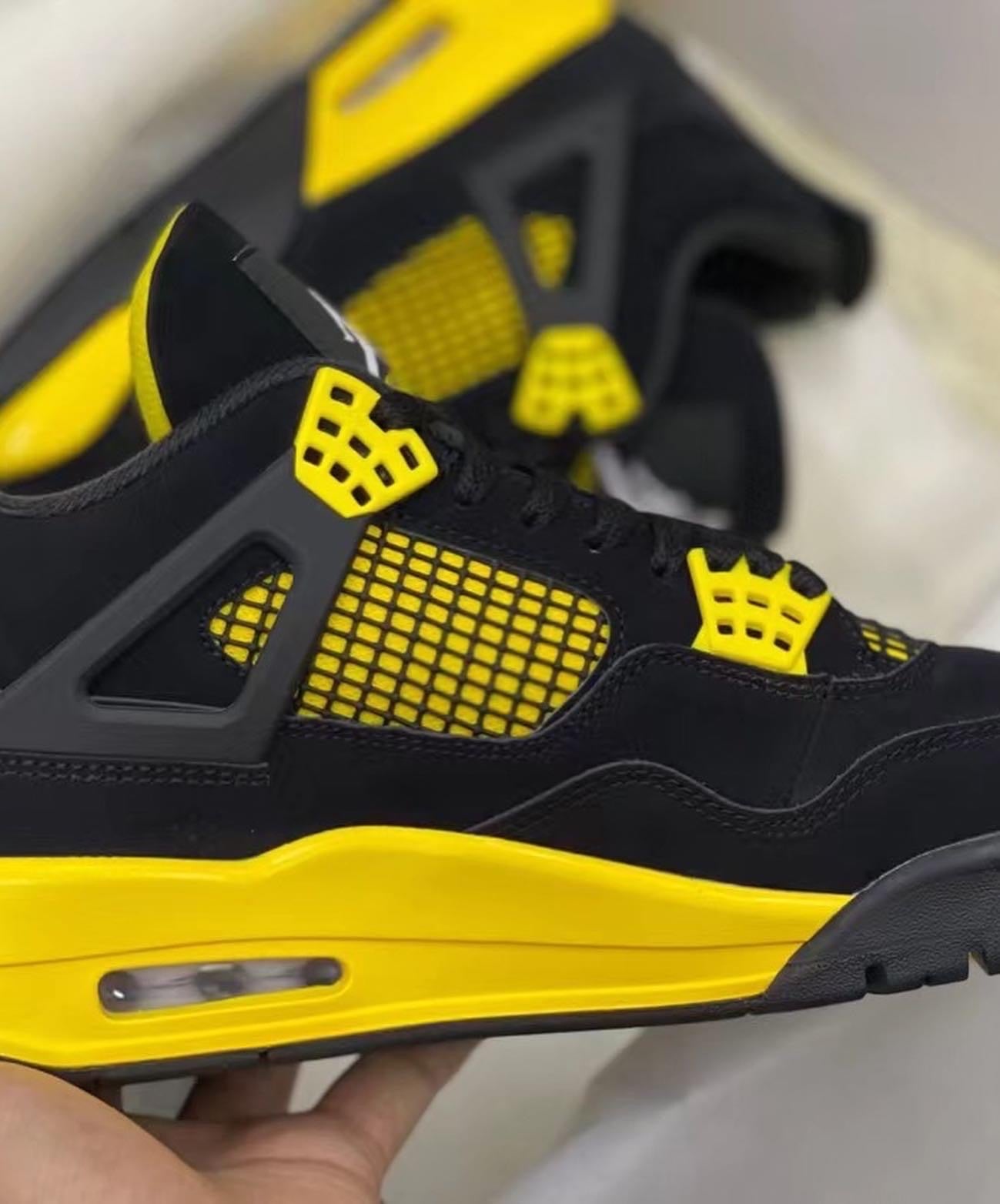 Men yellow thunder 4s