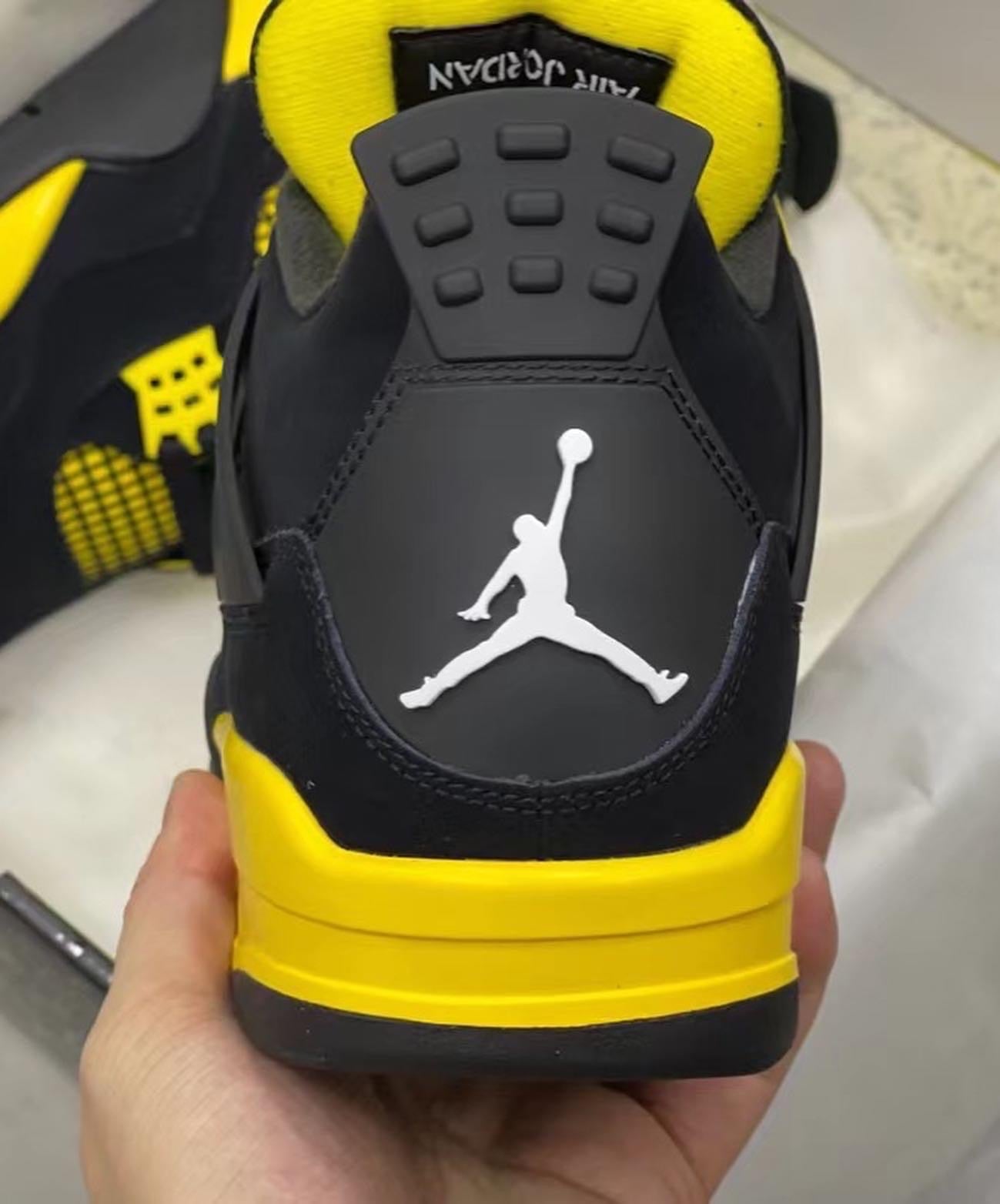 Men yellow thunder 4s